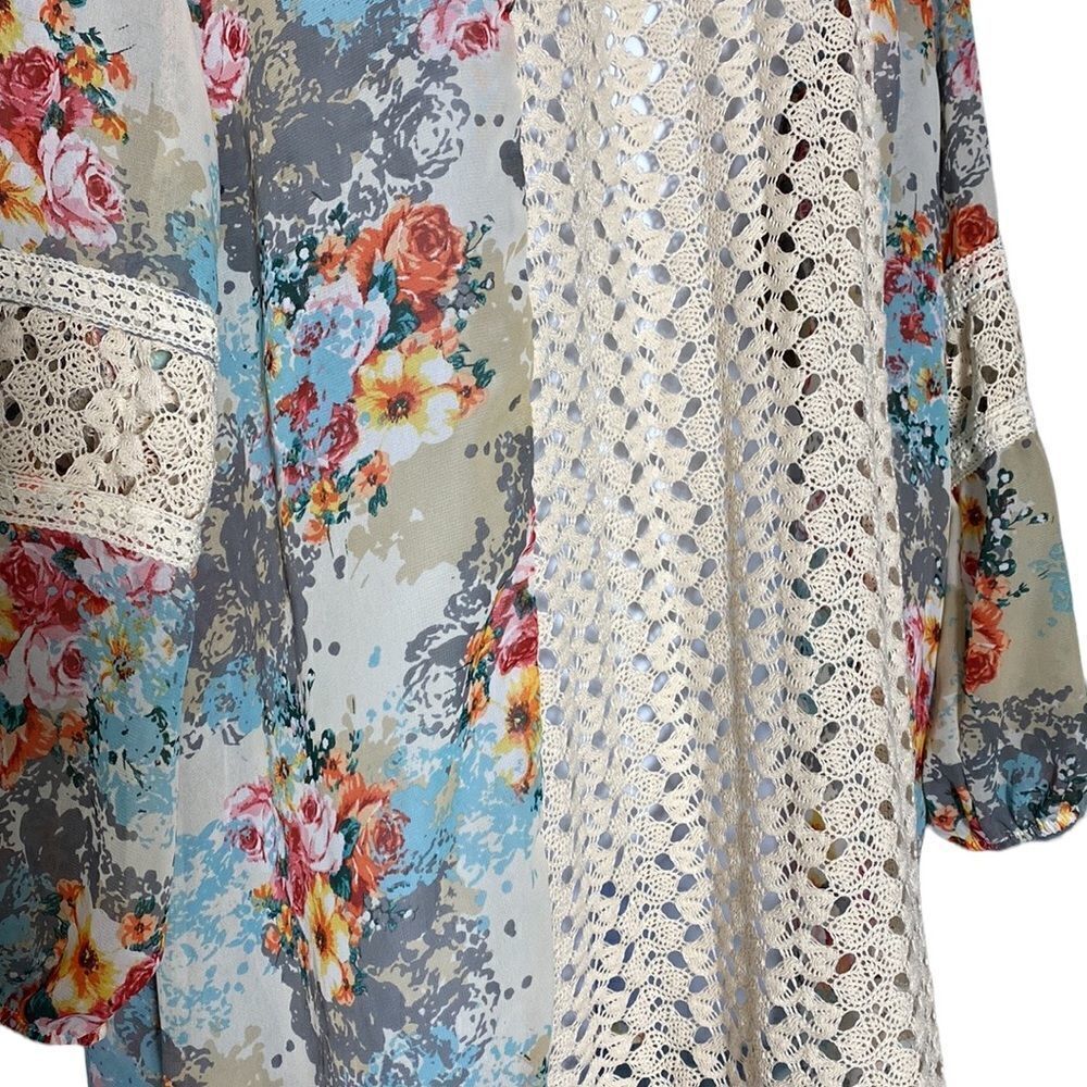 Cal Style size XL Floral Blouse with Crochet Trim - Picture 2 of 4